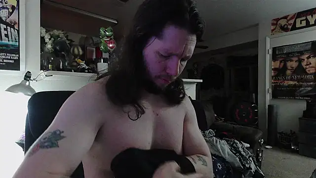 biggerisbetter12 online show from March 24, 2:28 am