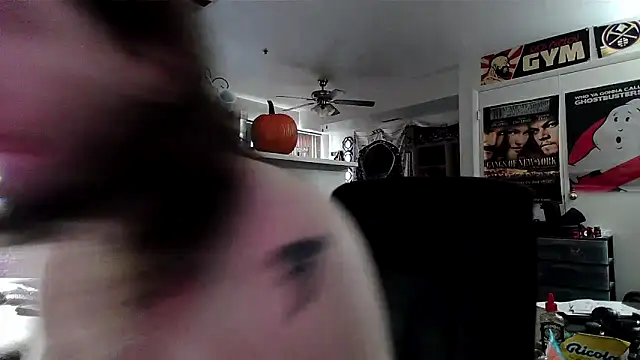 biggerisbetter12 online show from October 29, 7:06 pm