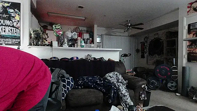 biggerisbetter12 online show from March 19, 9:01 am