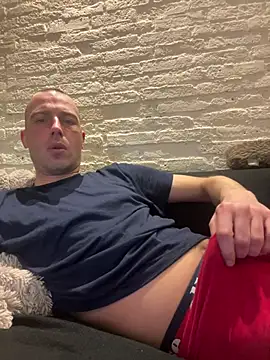 Rotteei1 online show from March 8, 7:34 am