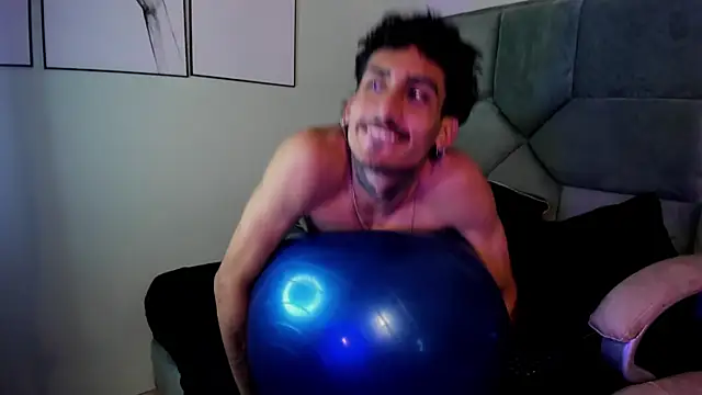 Mr Strike online show from December 15, 7:55 pm