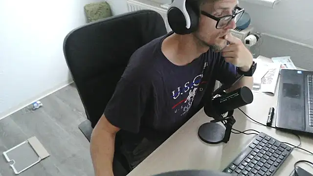 StephPra94 online show from July 14, 12:44 pm