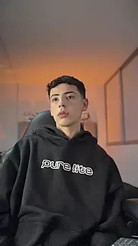 Sebastian Reed online show from March 3, 4:42 am