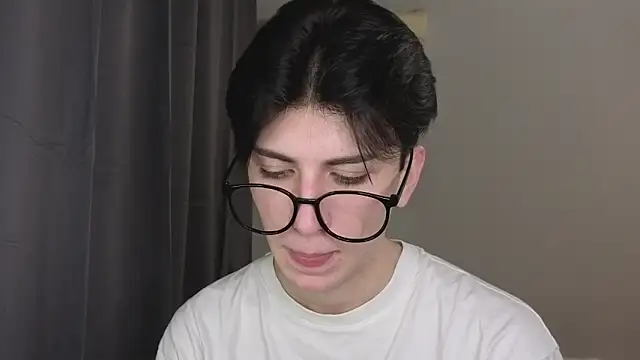 Oliver star boy  online show from November 15, 3:03 pm