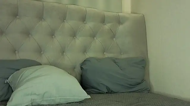 Oliver star boy  online show from April 23, 6:10 pm