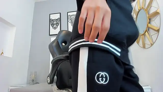 adams bobby online show from April 18, 11:11 am