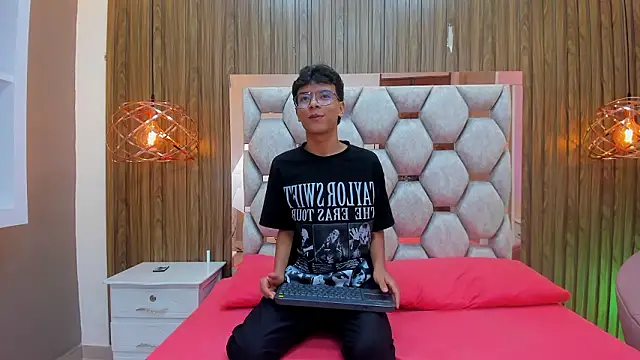 adams bobby online show from January 17, 11:57 am