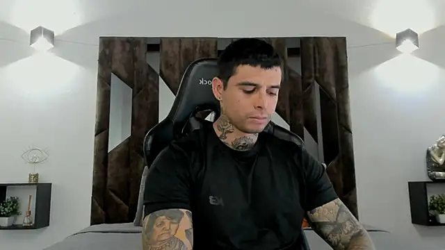 MATEO DILUCA online show from November 30, 7:38 pm