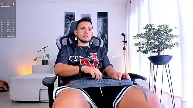 IamKael  online show from October 26, 3:25 pm