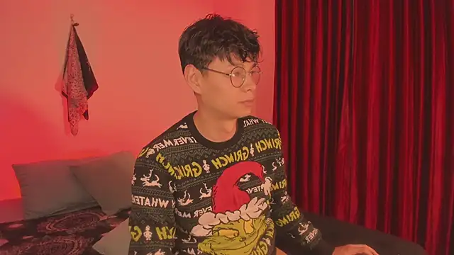 estmonnn online show from December 16, 1:34 am