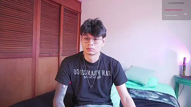 estmonnn online show from April 11, 7:17 pm