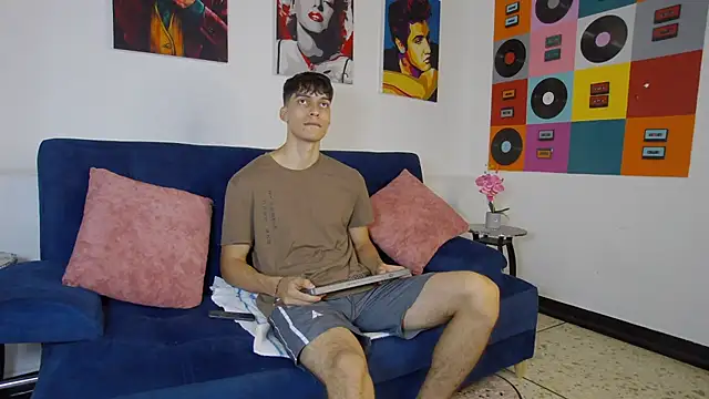 AlessioVitale online show from November 19, 12:27 pm