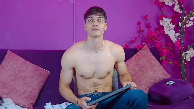 AlessioVitale online show from November 29, 12:40 pm