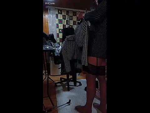 AgnesCross39 online show from December 17, 5:47 am