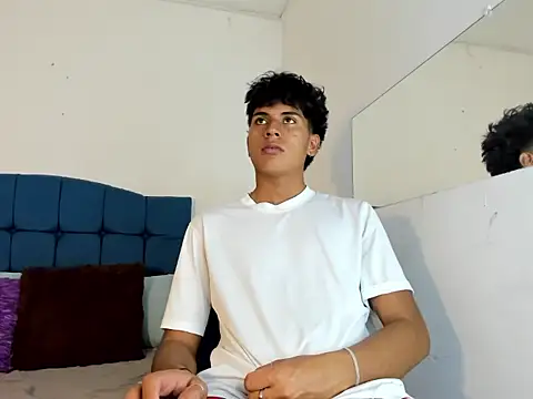 Valentino Lane online show from January 7, 2:27 am