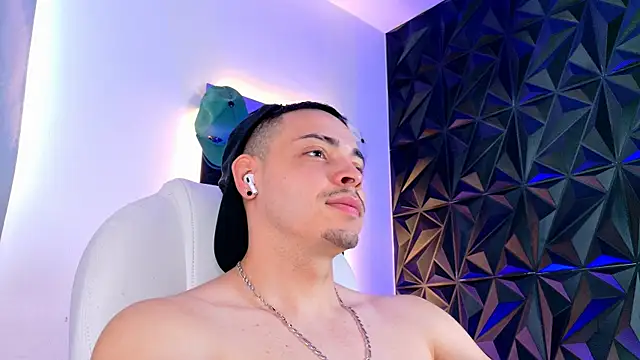 Maxwell Dupont online show from December 4, 4:14 pm