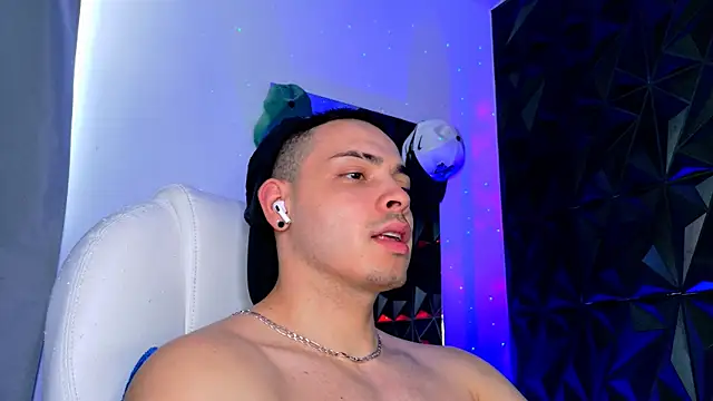 Maxwell Dupont online show from January 13, 9:19 pm