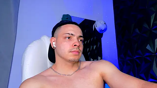 Maxwell Dupont online show from January 7, 11:32 pm