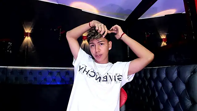 Timmy Kiing  online show from December 22, 11:57 pm