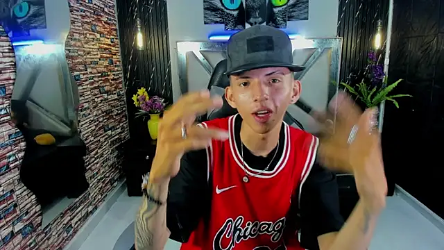 Arthur Loui online show from November 8, 8:01 pm