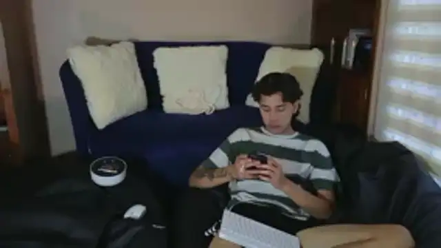 Derekswan online show from December 18, 10:06 pm