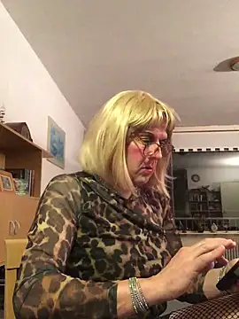 simone xdressing online show from October 29, 7:50 pm