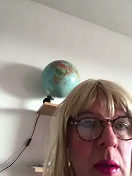 simone xdressing online show from February 23, 1:20 am