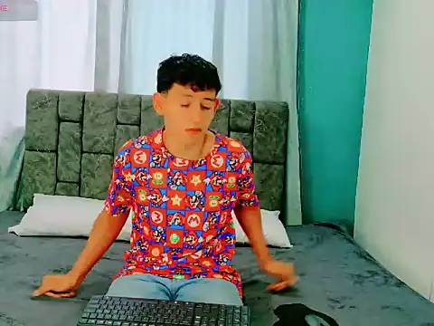 FelipeGonzalezz online show from December 21, 1:08 pm