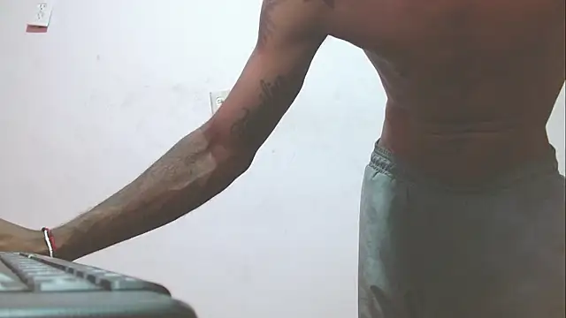 antonela-cris online show from November 24, 1:23 pm