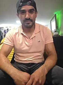 piggylatino online show from April 22, 4:23 pm