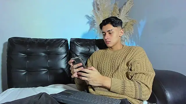 ZeusBrant online show from April 18, 1:45 pm