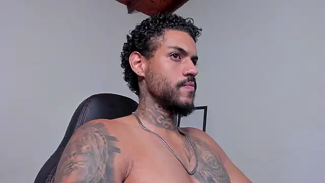 LuigiVitale 1 online show from March 9, 2:38 am