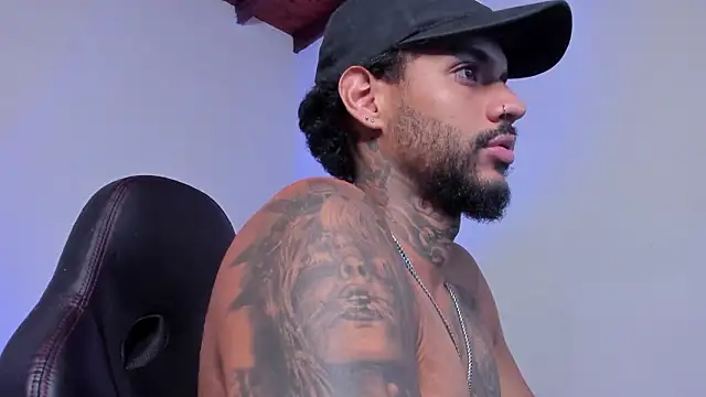 LuigiVitale 1 online show from February 26, 7:32 am