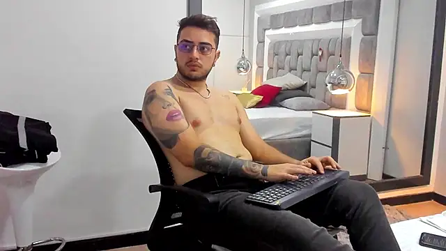 Ethan Greys online show from November 22, 4:45 am