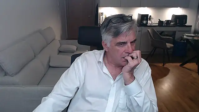 Buidapest online show from April 5, 2:52 am