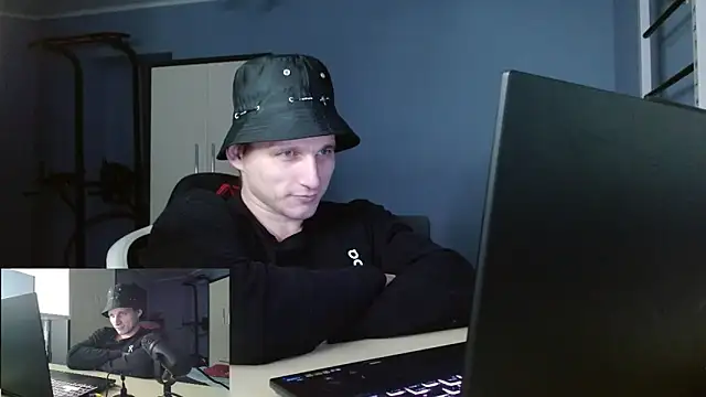 Poliglotjoe1 online show from February 7, 9:31 pm