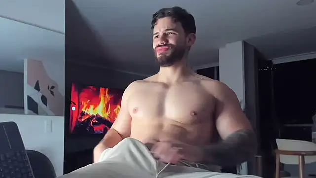 Valenthino Salvatore online show from April 10, 3:35 am