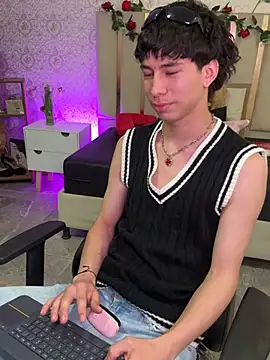 kaelwolf tay online show from April 6, 7:47 pm