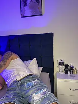 OliverWest04 online show from December 21, 6:43 am