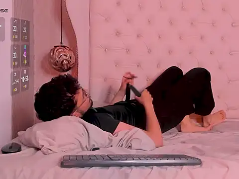 JonnyGreey online show from December 20, 8:05 pm