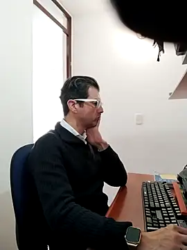 Fuegosutil online show from December 1, 9:29 pm