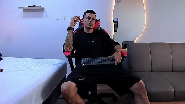 MatthewCullen online show from December 3, 10:16 pm