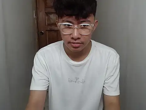 asiantwink0000 online show from January 15, 11:25 am