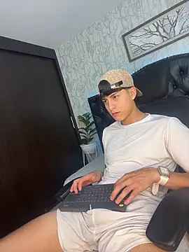 Lander Cruz online show from February 10, 9:19 pm