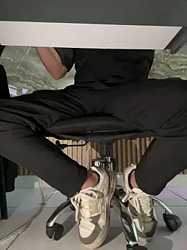 JosstinMills online show from December 18, 5:31 pm