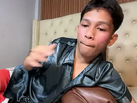 TheBoyAboveYou online show from April 22, 3:02 am