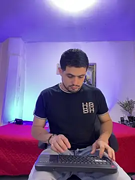 williamsmiiths16 online show from March 10, 11:49 am