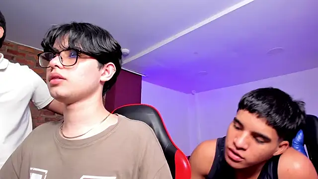 HotThreesoome online show from February 27, 12:28 pm