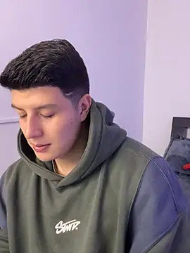 Goldenknight33 online show from February 18, 3:53 pm