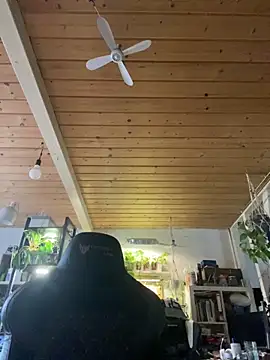 YoursxTruly online show from March 11, 10:44 am